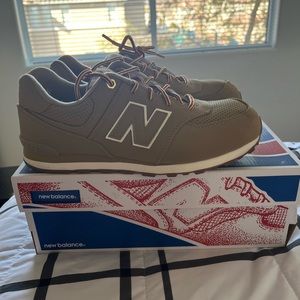 New Balance 574 children’s size 7 women’s size 8.5-9